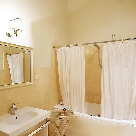 Le Luci Bed & Breakfast 2*